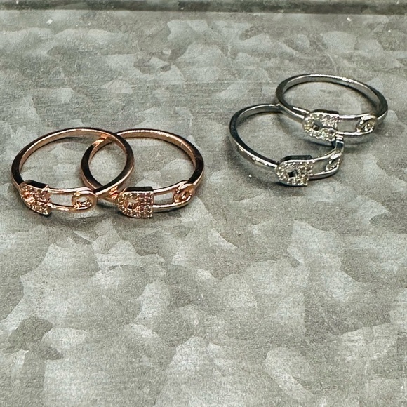 Safety Pin Ring -- Grunge Rings -- Minimalist Jewelry -- Stackable Rings - Picture 2 of 4